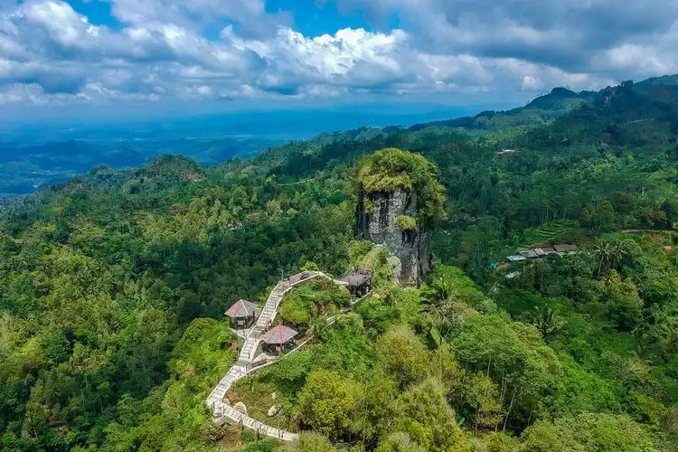 Wisata dekat Bandara YIA -Bukit Menoreh