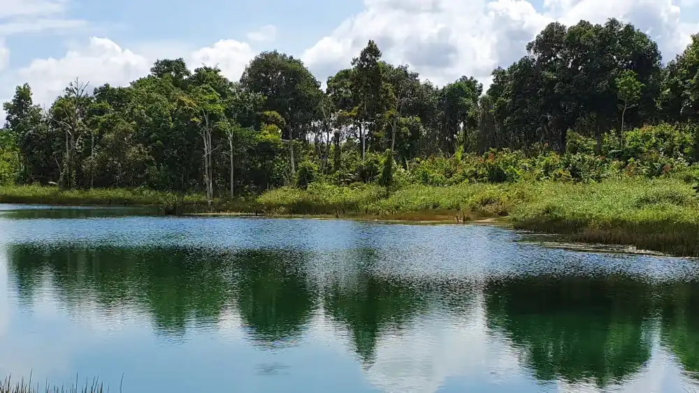 wisata balikpapan - Danau Cermin Lamaru