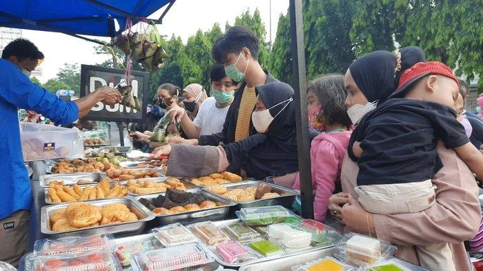 tempat takjil jakarta 2025 - Jalan panjang