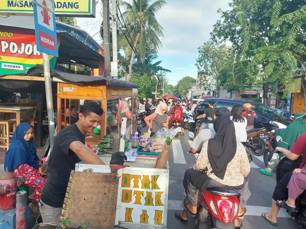 tempat takjil jakarta 2025 - Jalan soka