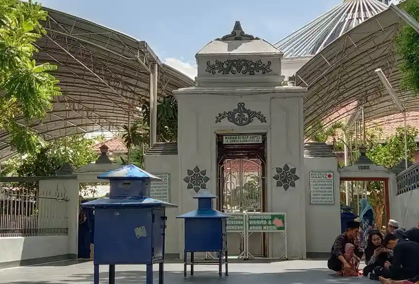 wisata religi ramadan di Makam Sunan Ampel, Surabaya