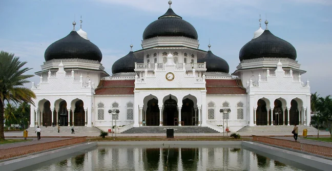 wisata religi ramadan di masjid  Raya Baiturrahman, Aceh