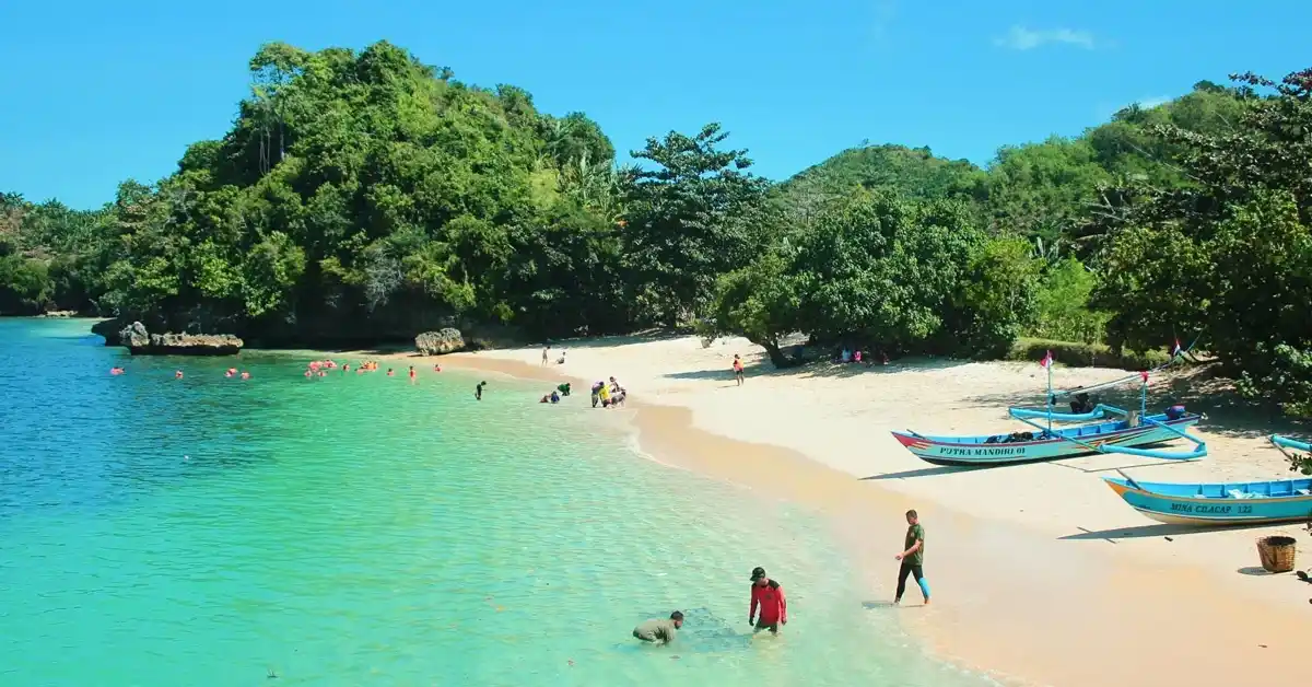 wisata malang selatan untuk libur lebaran - Pantai Sendang Biru
