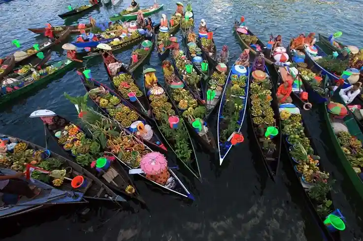 Pasar Apung Muara Kuin (Kalimantan Selatan)