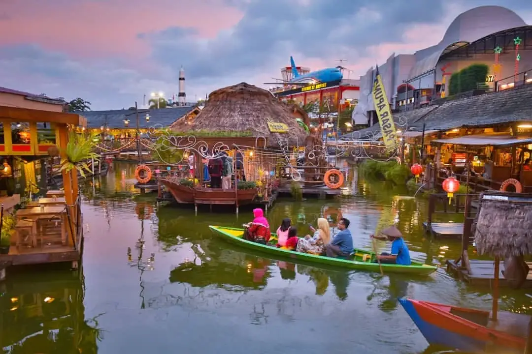 Pasar Apung Nusantara (Batu, Jawa Timur)