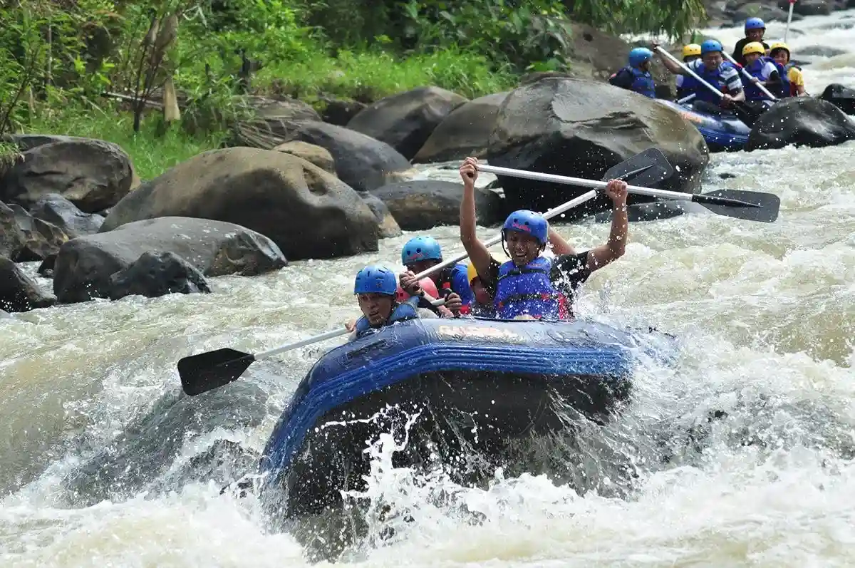 wisata rafting sukabumi - sungai cibareno 