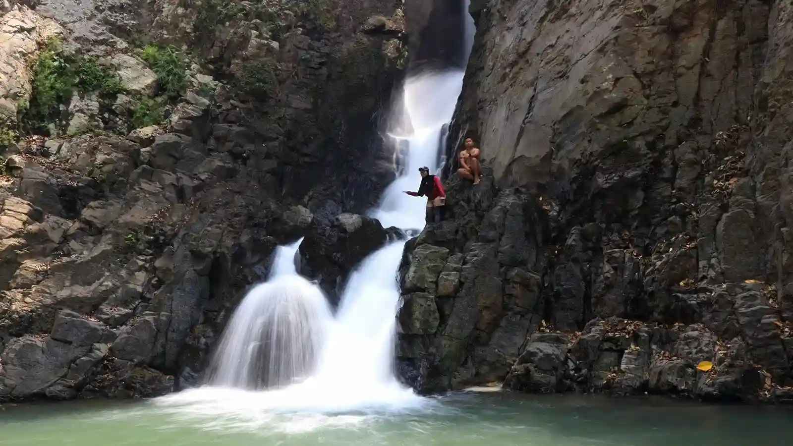 Curug Dengdeng – Air Terjun Bertingkat yang Bikin Jatuh Cinta!