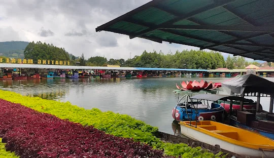 Wisata Lembang Bandung - Floating Market Lembang