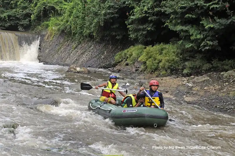 Rafting di Sungai Cikapundung