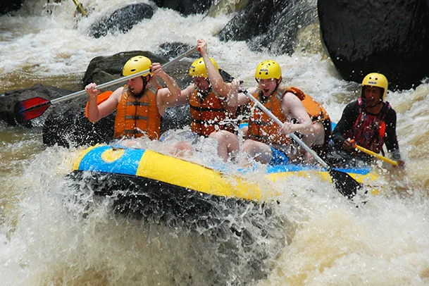 Rafting di Sungai Ciwidey Bandung