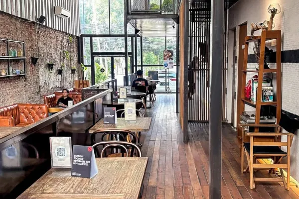 book cafe di jakarta - Ruma Coffeatery