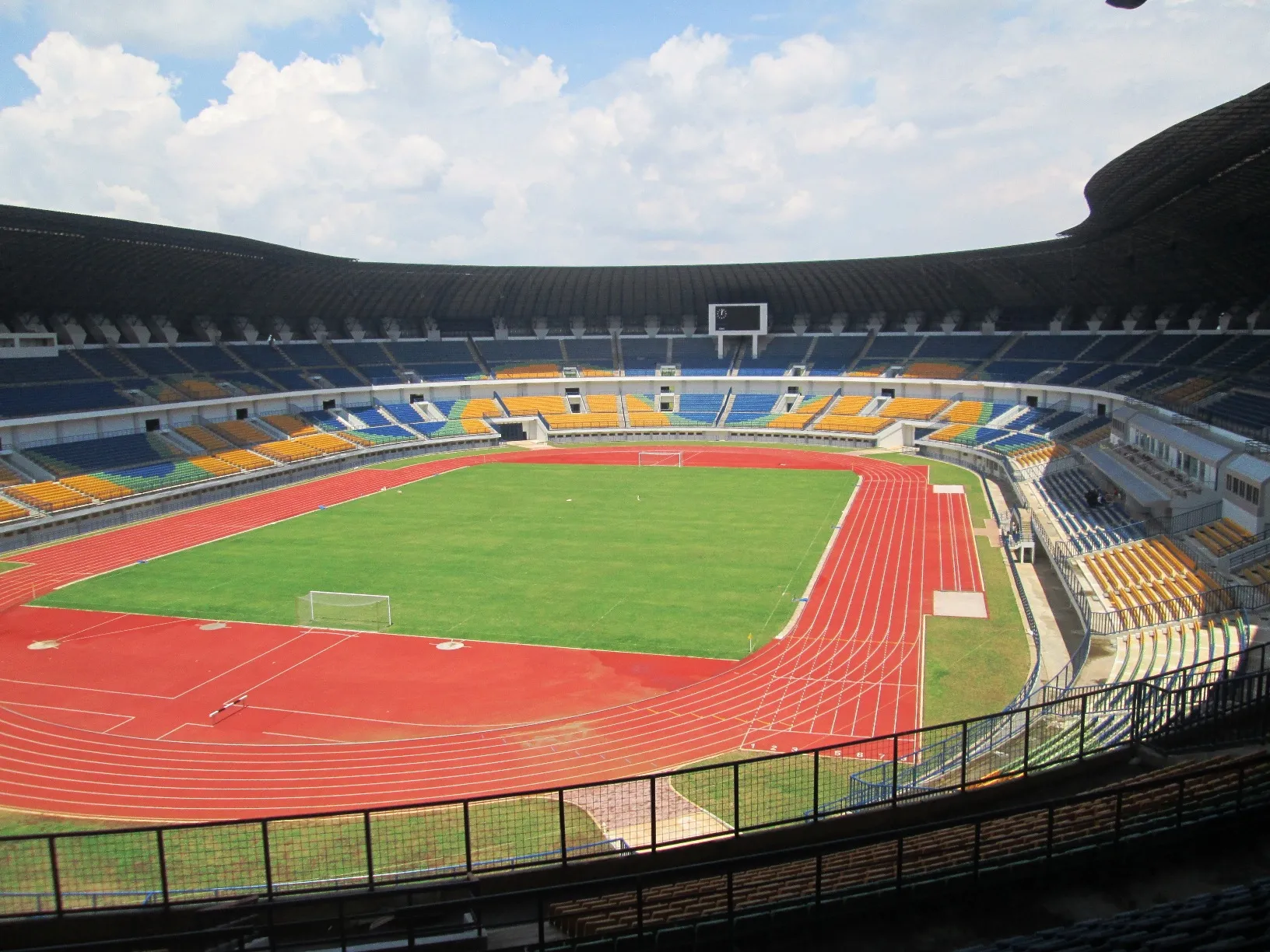 tempat lari di bandung - Stadion Gelora Bandung Lautan Api (GBLA)