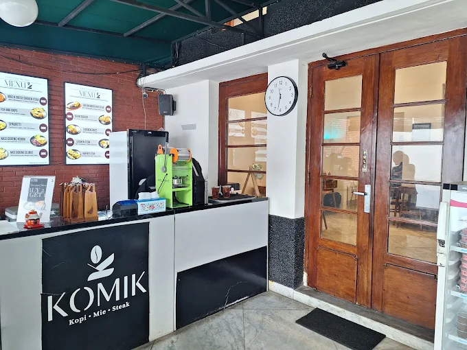 Bakmi dan Steak di Komik Cafe