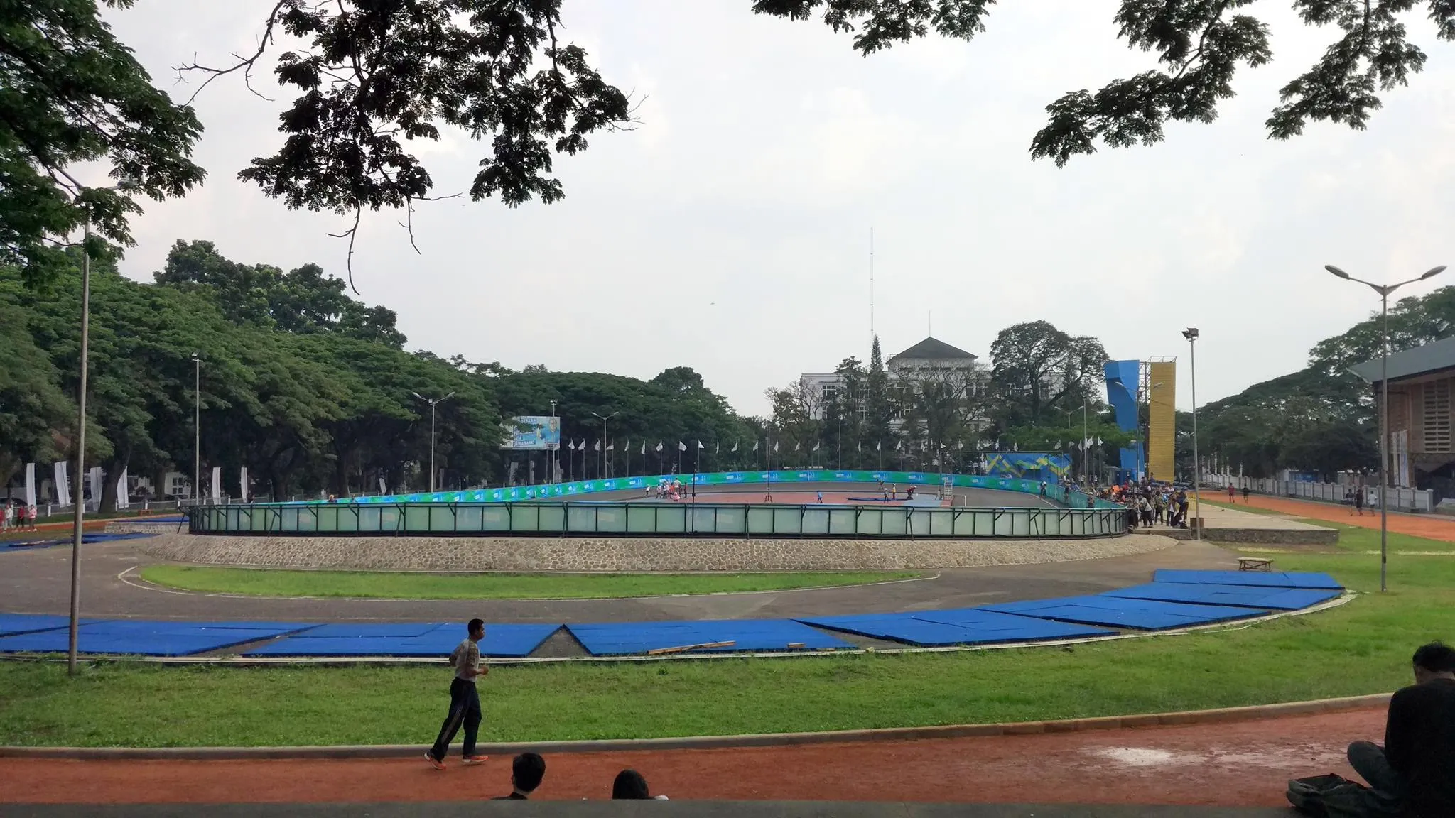 tempat lari bandung di gor saprua