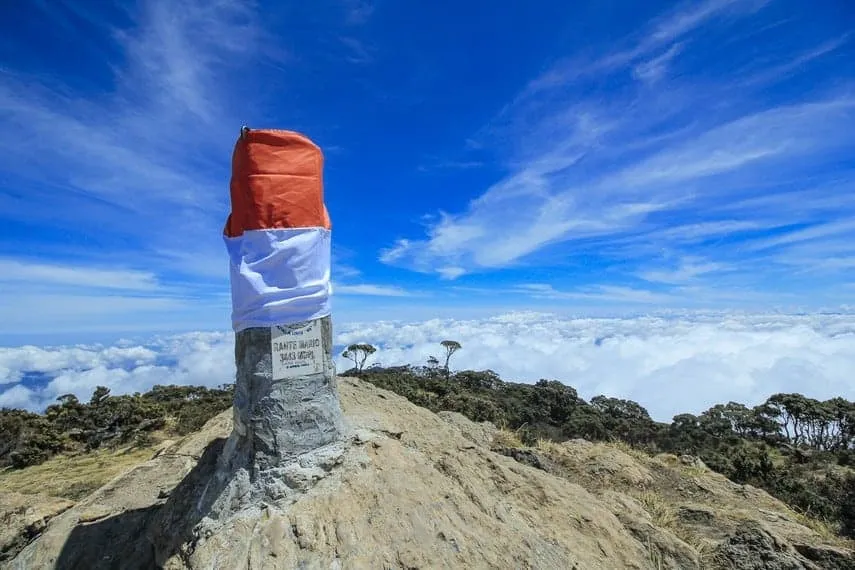 puncak tertinggi di indonesia - gunung latimojong