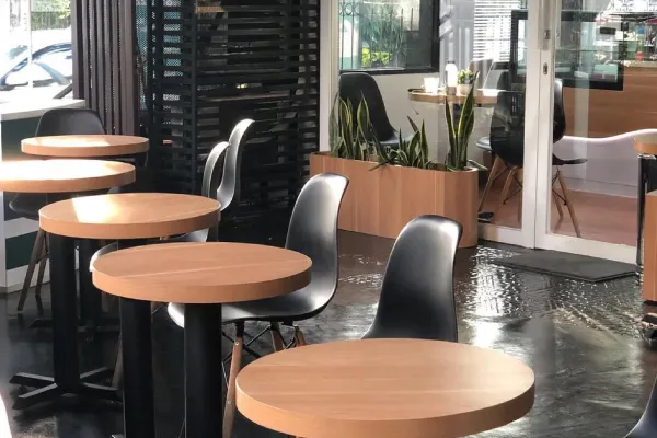 ilegal library - book cafe di jakarta