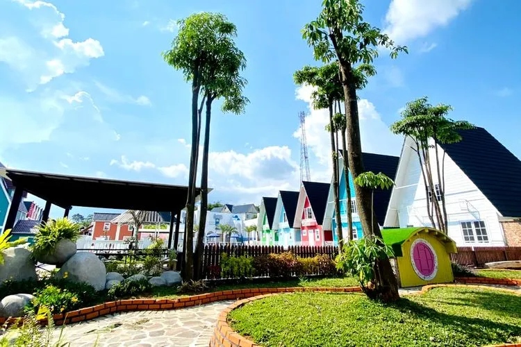 5. Playground Semi Outdoor
