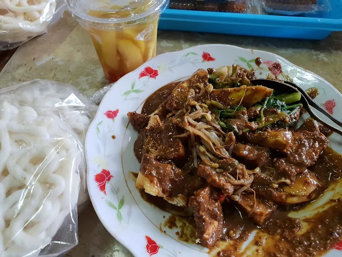 kuliner legendaris di surabaya -  Rujak Cingur Achmad Jais