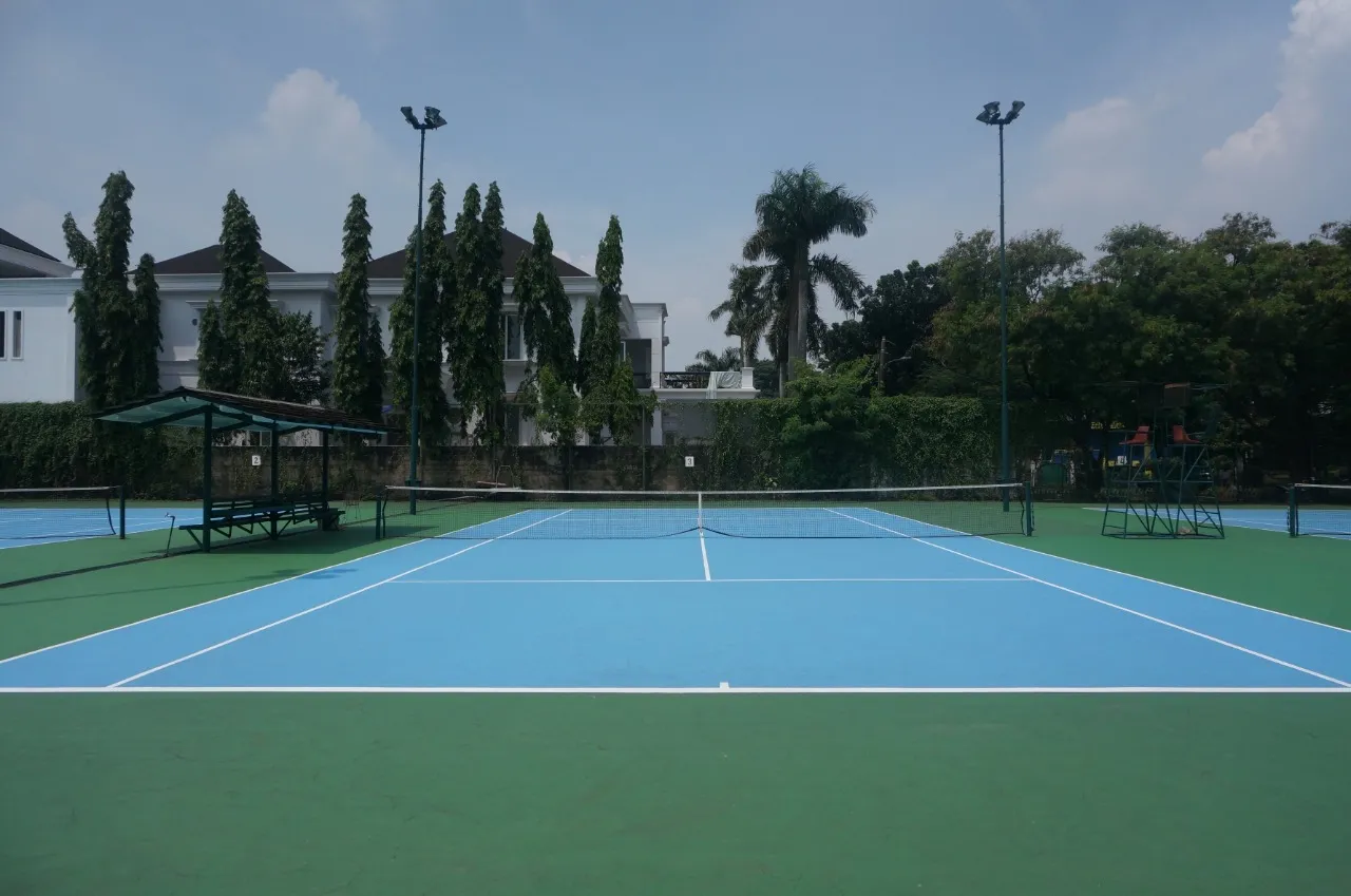 Tennis & Squash Rackets Club 25