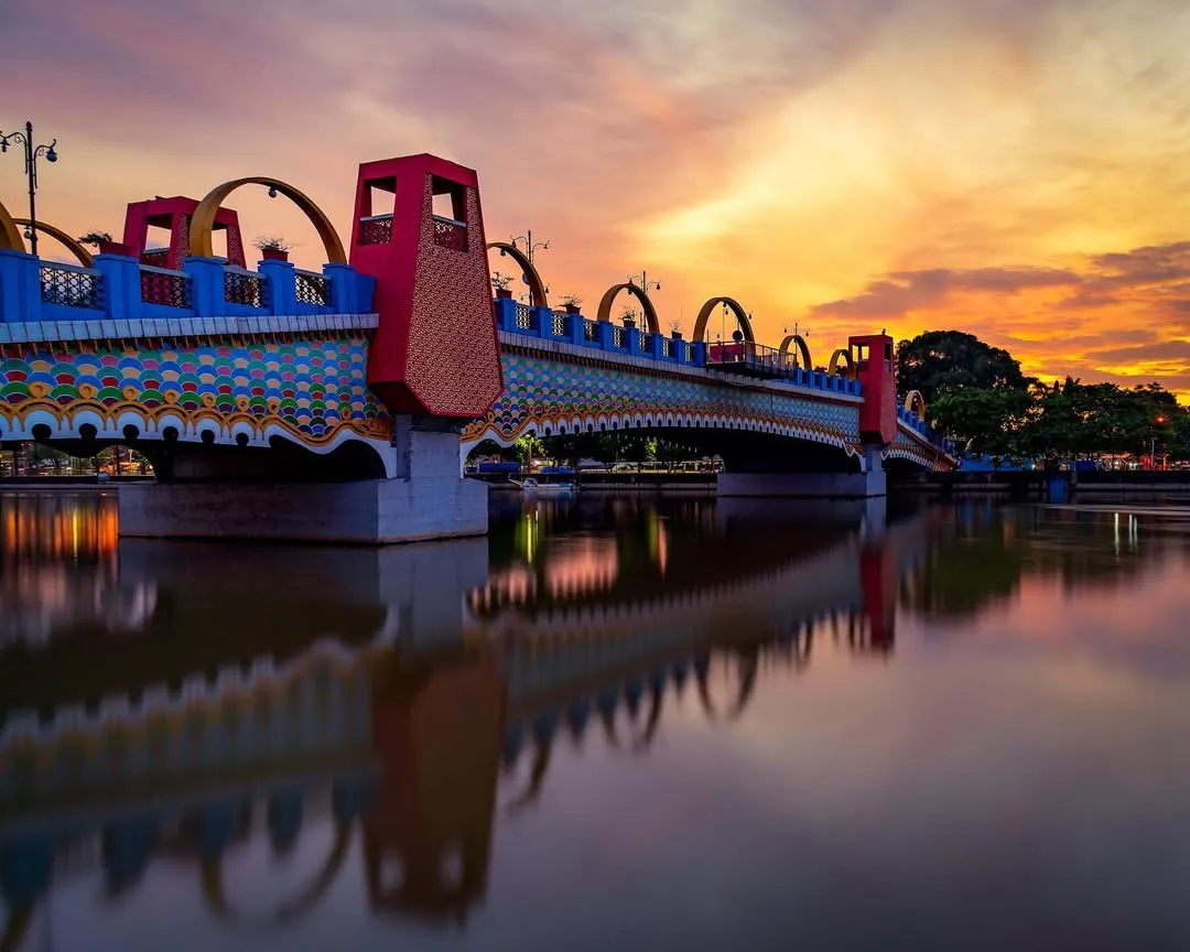 Jembatan Kaca Berendeng