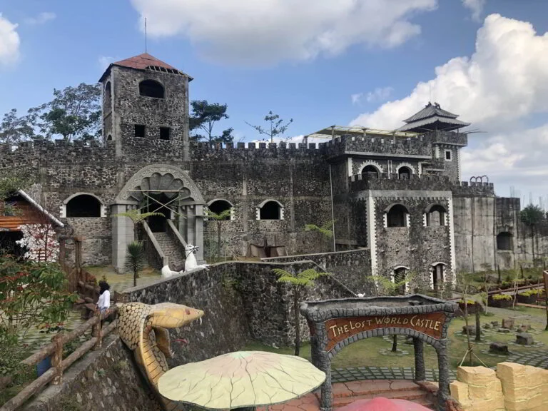 Tembok Cina Wahana di The Lost World Castle Yogyakarta