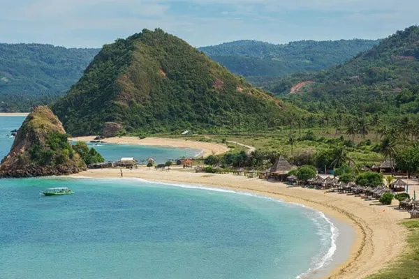 1. Pantai Kuta Mandalika