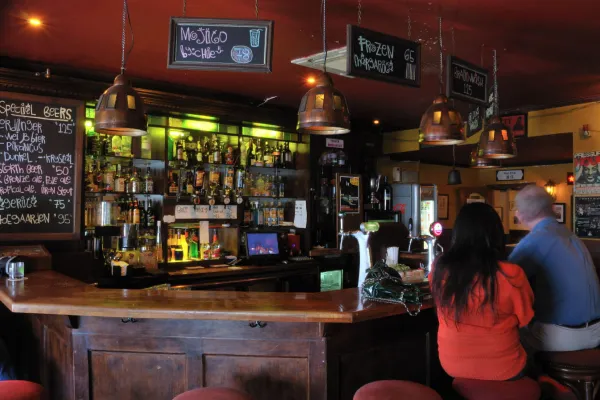 10 Spot Bar di Jakarta yang Asik untuk Nobar!