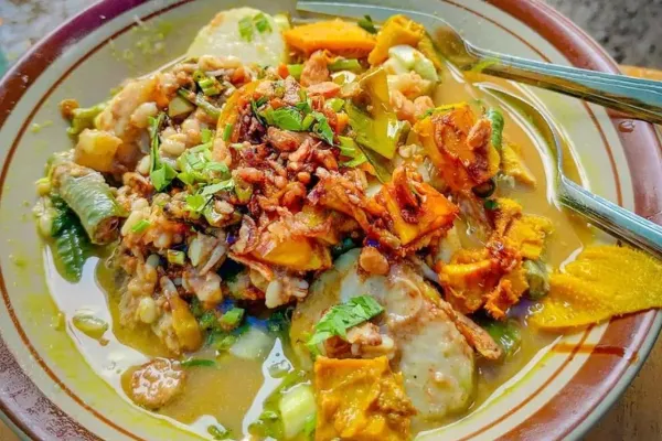 Kuliner Banyuwangi - Rujak Soto Mbok Sabar