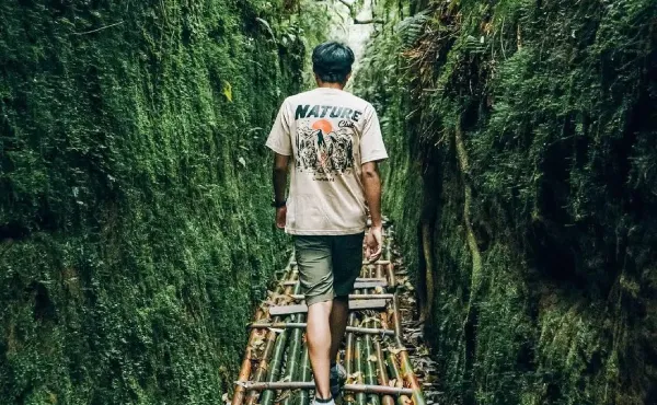 Trekking ke Lorong Lumut