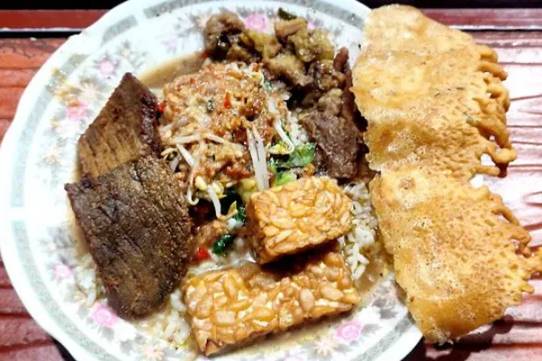 Kuliner Banyuwangi - Pecel Rawon Warung Mbok Wah