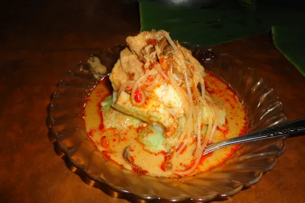 Depot Rasa Santai (Lontong Campur Legendaris)