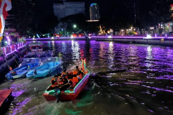 Fasilitas Wisata Perahu Kalimas
