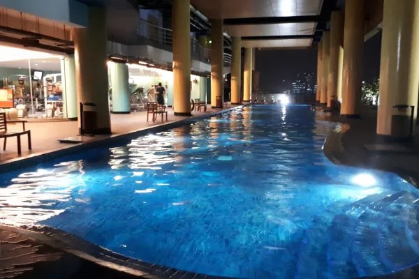 Kolam Renang Hotel Merlynn Park