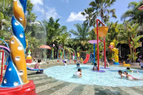 1. Main Air Sampai Puas di Dira Park