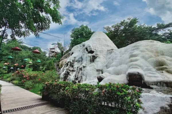 Pemandian Air Panas Bogor di Tirta Sayaga (Gunung Kapur)