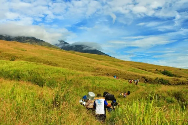  Sabana Sembalun – Gunung Rinjani, Nusa Tenggara Barat Indonesia