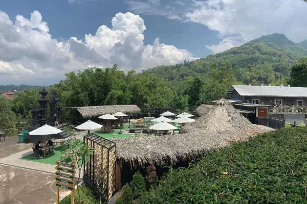 Makan Enak, View Menawan