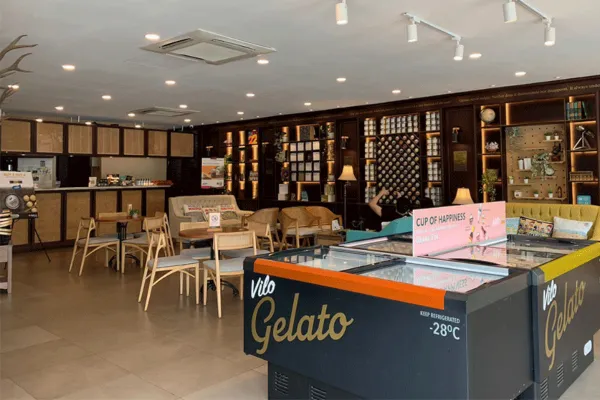 Nggak Cuma Gelato, Ada Juga Makanan Berat dan Kue-Kuean