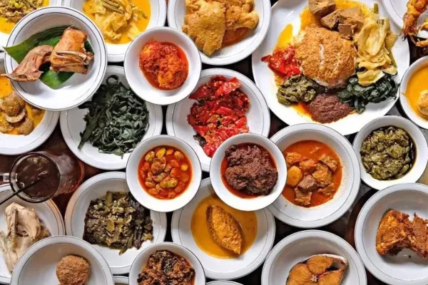 Rumah Makan Padang Legendaris di Jakarta yang Menggoda Lidah