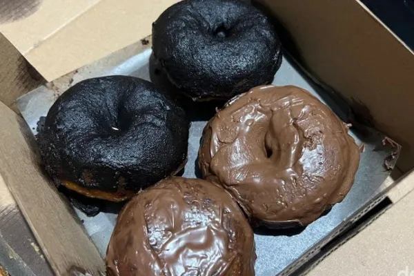 Donat Pinkan Mambo