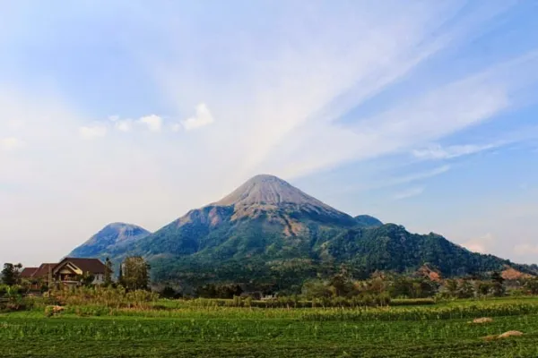 Gunung Penanggungan  buat tektok di Jawa Timur