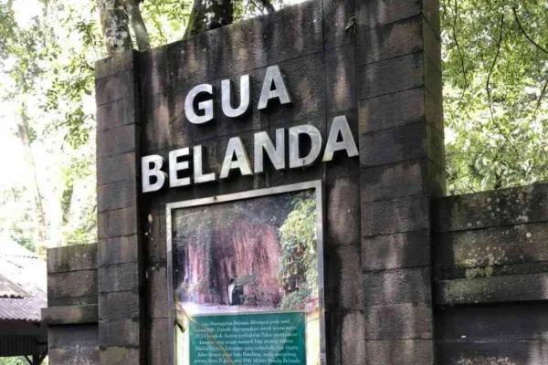 Aktivitas Seru di Gua Belanda
