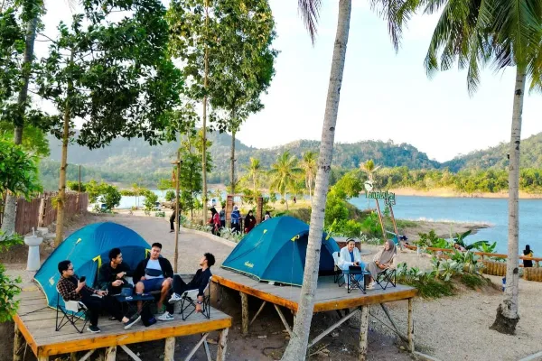 Daya Tarik Lanakila Lake