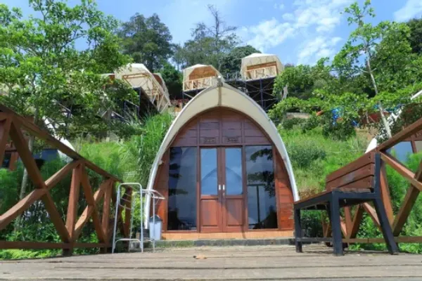 Glamping & Camping Kekinian di Tengah Alam Puncak Bogor
