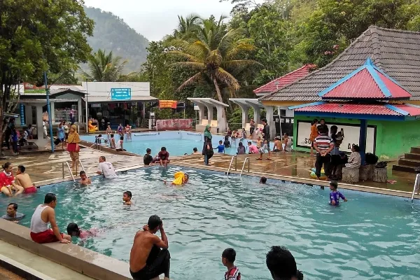 Harga Tiket dan Jam Operasional Banyu Anget Pacitan