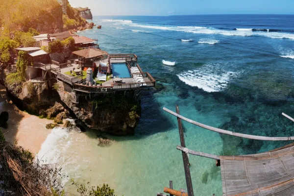 Pantai Uluwatu Suluban