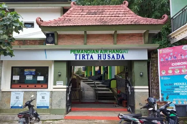 Suasana dan Daya Tarik Banyu Anget Pacitan
