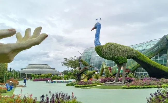 Daya Tarik Batu Love Garden