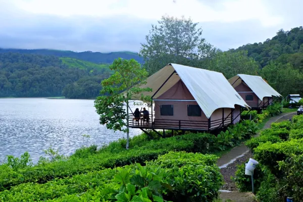 Tempat Glamping di Bandung - Lakeside Rancabali