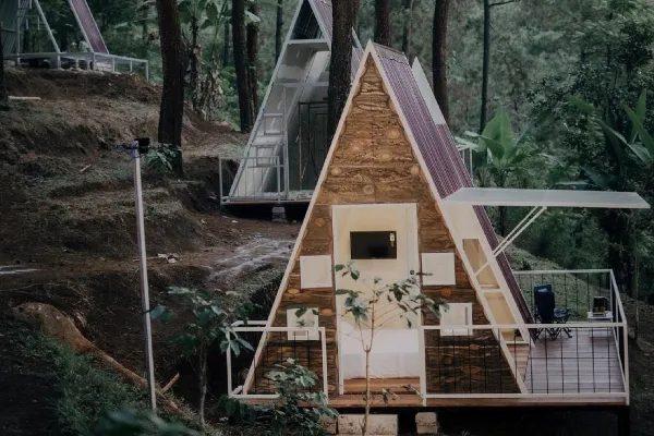 tempat glamping di Trawas Mojokerto - Locca Lodge Trawas